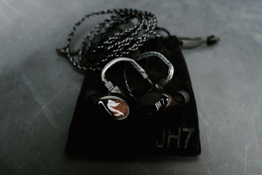 JH7 UNIVERSAL (Black)